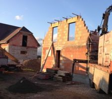 Coffrage pour sceller les demi-linteau des volets roulants électriques