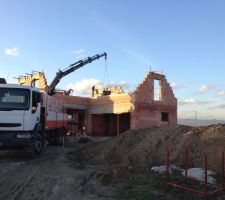 Coffrage pour sceller les demi-linteau des volets roulants électriques