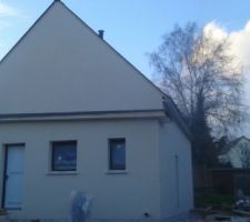 Début de l'enduit sur 2 façades