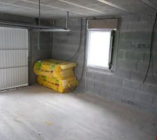 Garage vue du cellier