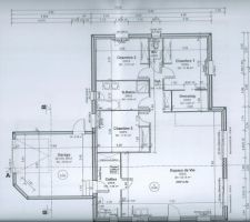 110 m2 habitable   25 m2 de garage
dont 3 chambres, 1 dressing, 1 sdb, 1 WC, 1 celier

Le 1er étage est aménageable avec 4 chevêtres, et 1 trémie prévues.