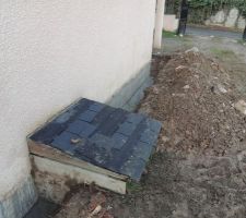 Terrassement le long des façades