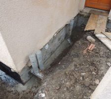 Application de l'enduit noir bitumeux