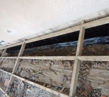 Application de l'enduit noir bitumeux