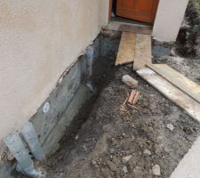 Application de l'enduit noir bitumeux