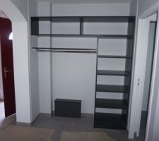 Mise en place des placard via ets Porcher Menuiserie http://www.porcher-menuiserie.fr/