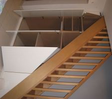 Placard sous escalier
