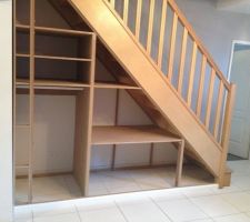 Placard sous escalier