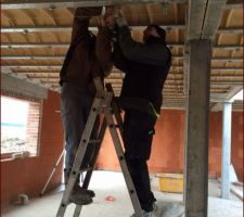 Mise en place des suspentes pour le plafond