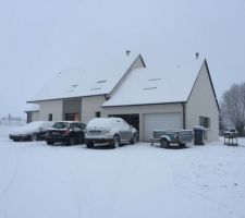 Premières neiges sur la maison