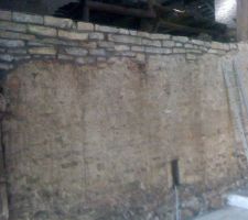 Remise a niveaux d'un mur intérieur (cave vouté semi enterré) afin de s'en servir comme support pour un plancher béton.