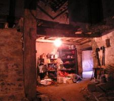 Le coin outillage, si j'avais sue, j'en aurais fait un plus grand et définitif car c'est vraiment le centre nerveux du chantier.