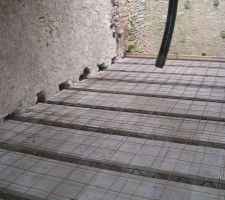 Le plancher béton pret a etre coulé.