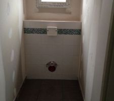 Fa&iuml;ence dans toilettes