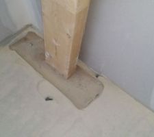 Petit ragréage à faire au pied de la poutre...