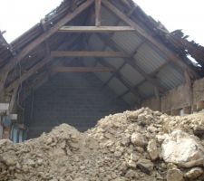 La démolition des 2 pignons est quaziment terminé