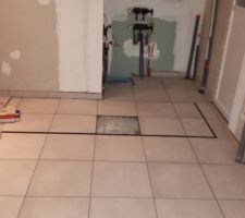 Carrelage buanderie avec trappe accès à la cave