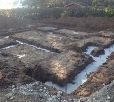 Béton coulé, radiers mis en place