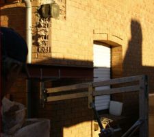 Le corbeau est cass&eacute; afin de laisser la place &agrave; la poutrelle