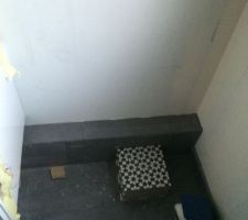 Salle de bain : coffrage pour cacher les tuyaux tout moches !!
