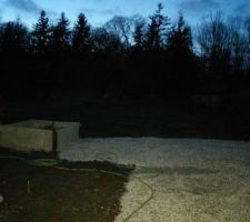 Petite vue semie nocturne à l'arriere du terrain :)
