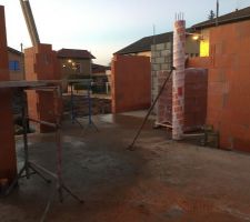 Vue depuis la cuisine sur le salon