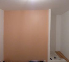 Peinture de finition de la chambre de Mlle