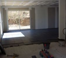 Début de la pose du carrelage du rdc.
44.7x44.7