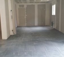Fin du carrelage du rdc
44.7x44.7