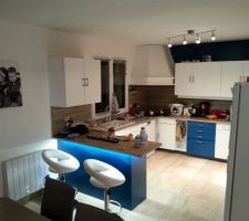 Coffrage peint en blanc petrole