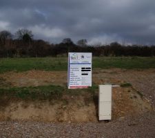 Terrain avec le panneau du permis de construire !