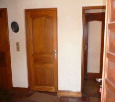 Vue sur intérieur depuis porte d'entrée