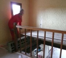 Pose d'un plancher provisoire pour ponçage des murs