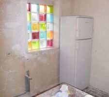 Remplacement d'une fenêtre de la cuisine par des briques de verre