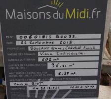 Le permis de construire accordé, le panneau d'affichage réglementaire a bien été posé.