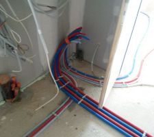Mise en place des réseaux ECS/chauffage - cellier (future chaudière gaz)