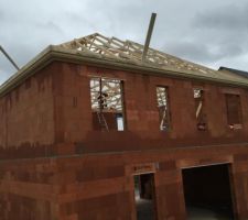 Charpente pos&eacute;e