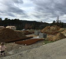 Vue de l'est, nos fondations ... L'entr&eacute;e du sous sol se fera de ce c&ocirc;t&eacute; ...