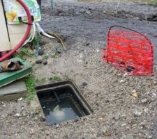 L'eau de ruissellement s'est accumulée le compteur d'eau est momentanément noyé