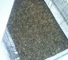 J'ai mis 400 kg de gravier pour cacher un peu l'eau à hauteur de la trappe métallique que j'ai acheté (89? TTC)...car le constructeur m'en a fournie une en agglo que j'ai du changer car imbibée d'eau.