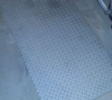 Trappe métallique de vide-sanitaire achetée par mes soins car non fournie par constructeur.