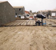 Pose du vide sanitaire en fibre de bois trecobat
Passage des premiers tuyaux