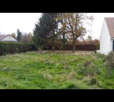 Terrain: vue sur le futur emplacement de la maison