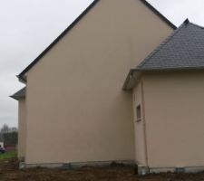 Puisard creusé, et première remise en forme des terres avant une météo plus clémente pour la rade, le parking et la terrasse