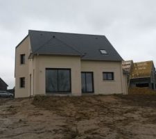 Puisard creusé, et première remise en forme des terres avant une météo plus clémente pour la rade, le parking et la terrasse