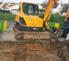 Création de l'ouverture et accés a la maison
Evacuation des terrain et création d'une pente douce de 20m de long