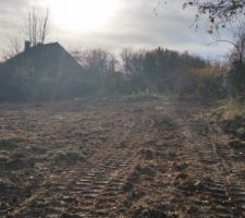 Cr&eacute;ation de l'ouverture et acc&eacute;s a la maison
Evacuation des terrain et cr&eacute;ation d'une pente douce de 20m de long