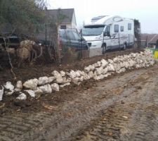 Finalisation de l'acces de la maison et mise en place d'un enrochement calcaire de soutien