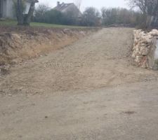Finalisation de l'acces de la maison et mise en place d'un enrochement calcaire de soutien