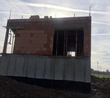 06.02.2016 : Pas peurs de travailler un samedi nos ma&ccedil;ons ! L'&eacute;tage se dessine !